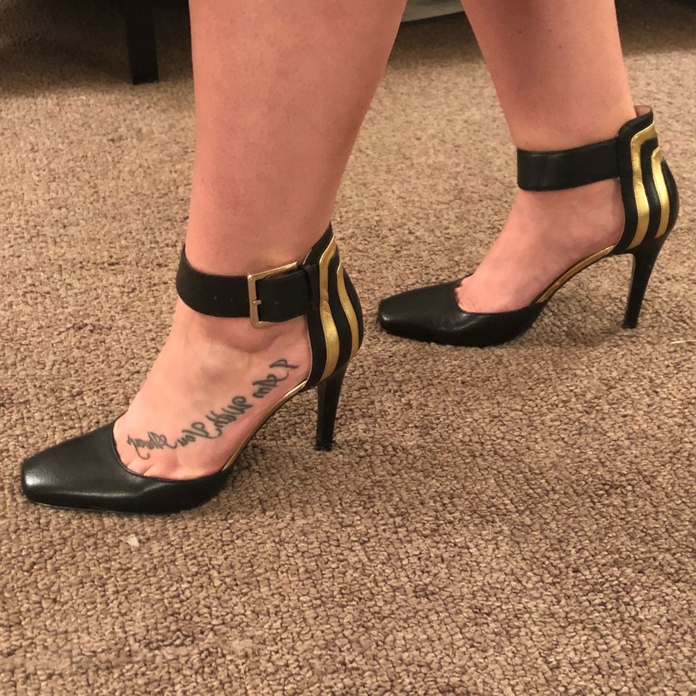 Black & Gold Nine West Heels - Picture 5 of 6